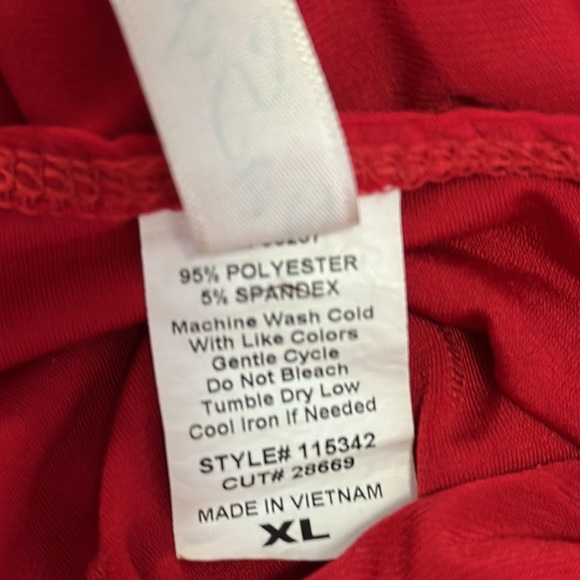 Per Seption flowy v neck tunic sleeves button to fabric. Polyester spandex blend - Picture 9 of 10